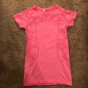 Lululemon swiftly top